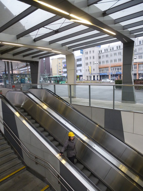 Helmpflicht für Fahrgäste. Das Foto wurde am  28.11.2016 gegen  15 Uhr gemacht. Man beachte den Unterschied zum  Foto von heute.