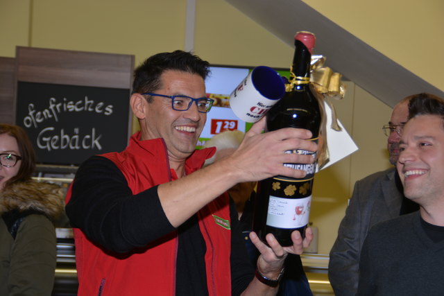 Große Freude bei Franz Xaver Groiss über große Eröffnungsgeschenke.