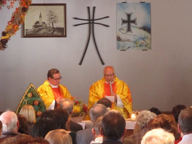 P. Karl Seethaler und Kaplan P. Hans-Ulrich  Möring (links)