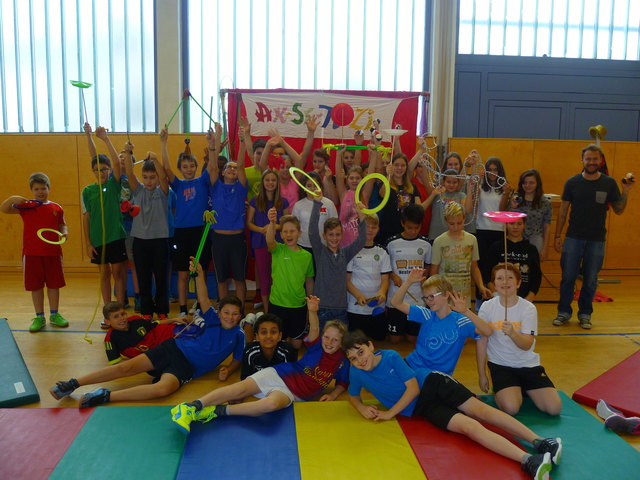 Die Akrobaten der Neuen Mittelschule Sinabelkirchen.