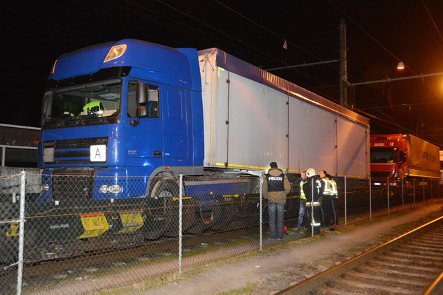 Polizei und Feuerwehr am Einsatzort | Foto: ZOOM.TIROL
