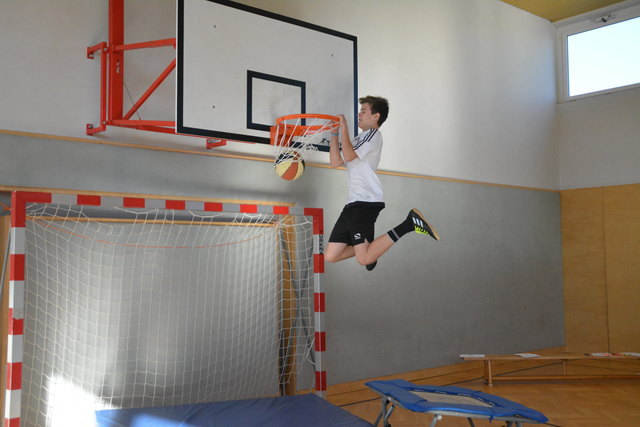 Basketball wurde spektakulär vorgezeigt.