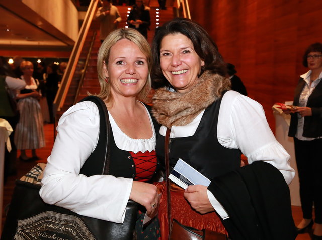 Albina Schwaiger mit Klara Ludwig.