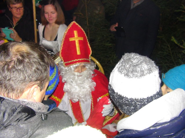 Der heilige Nikolaus hatte für die braven Kinder Geschenke mit dabei.