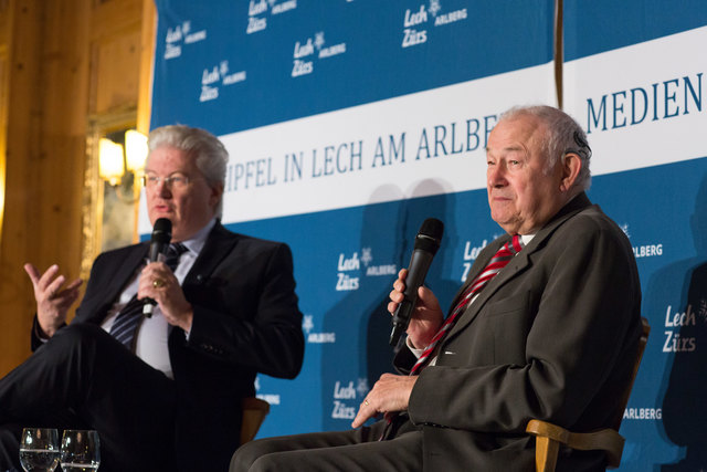 Günther Beckstein (ehem. Bayerischer Ministerpräsident; rechts) stellt sich in der Pressestunde beim Mediengipfel den Fragen von Sigmund Gottlieb (CR Bayerisches Fernsehen). | Foto: pro.media kommunikation/APA-Fotoservice/Lechner