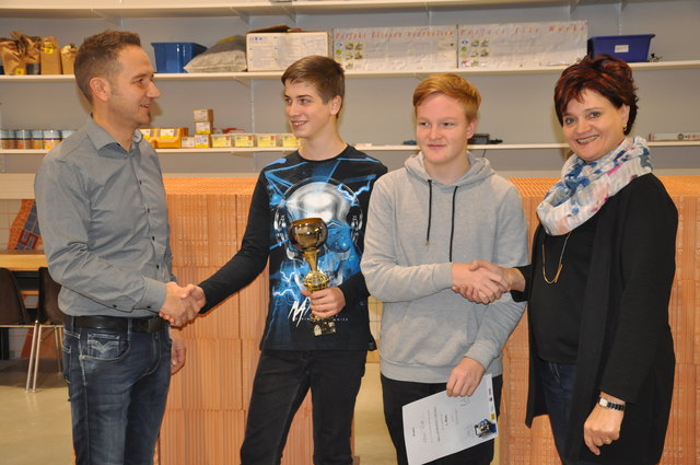 Fachbereichsleiter Bau Thomas Katzenschläger, Kevin Reitmayr, Oliver Findt und Direktorin Ludmilla Lumesberger | Foto: Privat