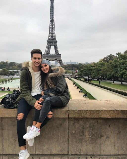 Kuschelzeit - sogar vor dem Eiffelturm