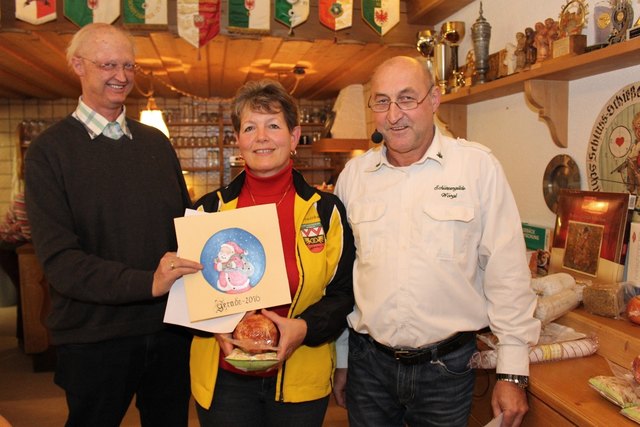 Roswitha Wibmer erzielte den besten Schuss auf der geraden Nikolaus - Juxscheibe. | Foto: Maier