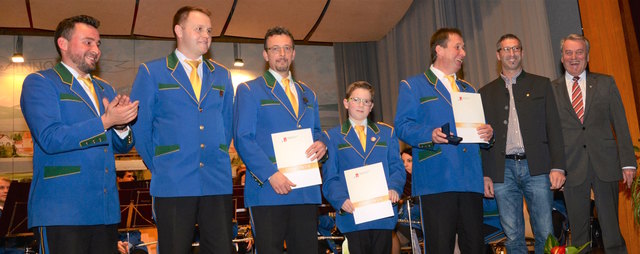 Schimpl, Stefan Strasser, Schrenk, Feichtinger, Klinglmayr, Herbert Bauernfeind, Obmann Bürgermeister Karl Staudinger (v.l.). | Foto: Stadtkapelle