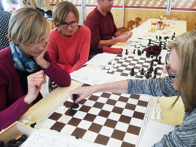 Bis die Köpfe rauchten beschäftigten sich LehrerInnen mit dem Schachspiel, das in der Schule an Bedeutung zunimmt. | Foto: Monika König