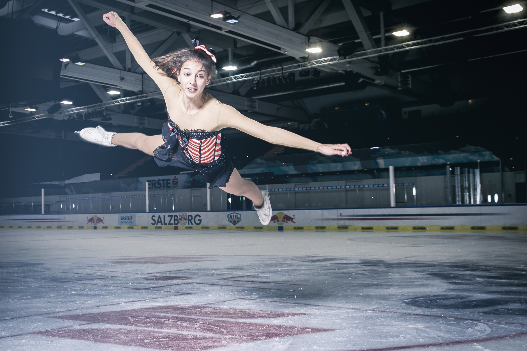 topleistung-von-salzburgs-eiskunstl-uferinnen-beim-innsbrucker-eiscup