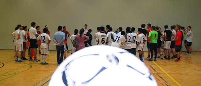 Die Kickerinnen und Kicker beim Briefing durch das Schiedsrichter-Team | Foto: NÖ Akademikerbund
