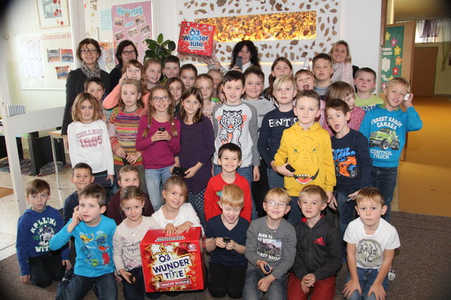 Die Volksschüler aus Bad Tatzmannsdorf sammelte bei der "Ö3-Wundertüte-Challenge" 1.179 Handys und erreichten den 2. Platz. | Foto: VS Bad Tatzmannsdorf