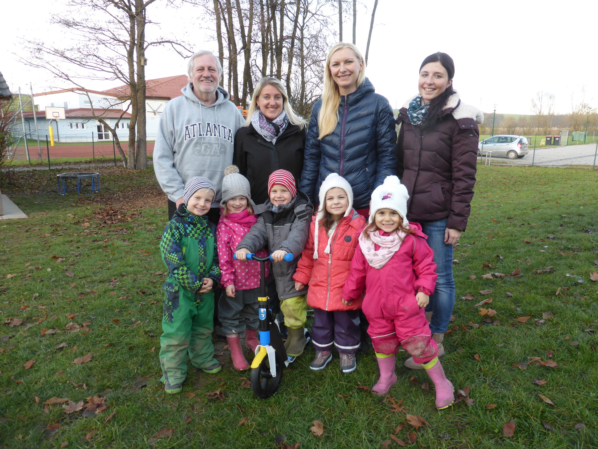 Pichls Kinder freuen sich über neuen Laufrad-Roller - Wels & Wels Land