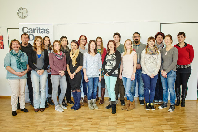 die Teilnehmer der laufenden Grundausbildung zur/zum Caritas Tagesmutter/Tagesvater