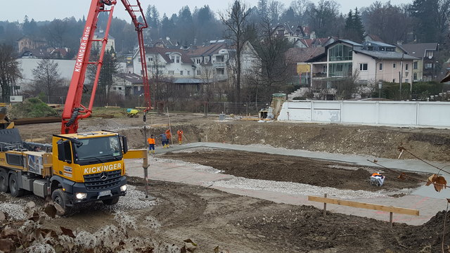 Die Bauarbeiten für das neue Pressbaumer Freibad bzw. Freizeitzentrum schreiten rasch voran. Mit der Badesaison 2017 soll es eröffnet werden. | Foto: PKOMM