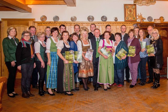Franz Waldauer und seine Mitstreiter beim Verein "Freunde des Apfelberger Adventsingens". Foto: KK
