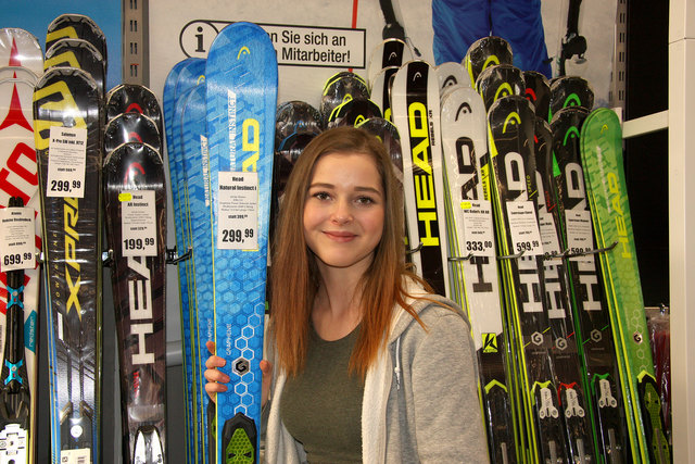 Simone Mold, Schülerin der FW1B schnuppert bei Hervis Perg | Foto: Privat