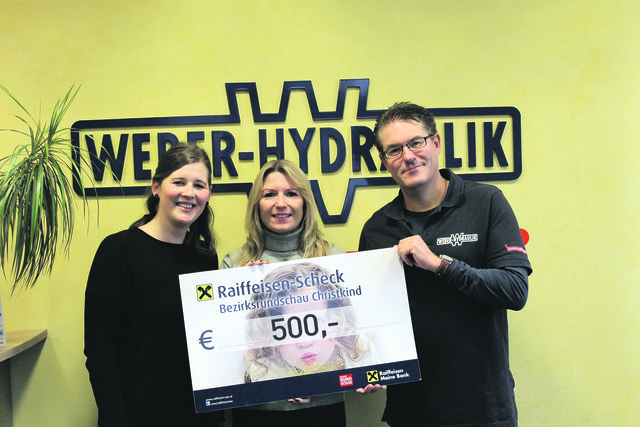 Lisa Auer (BezirksRundschau) gemeinsam mit Nina Laub und Hans Kerwat von Weber-Hydraulik (v. l.).