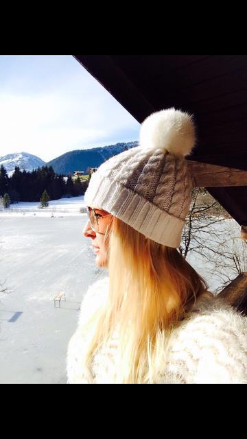 Wärmende Sonne- Blick vom Balkon auf den Schwarzsee/ Kitzbühel