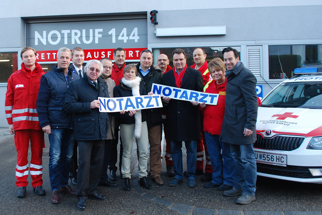 Große Freude bei den Rettungsorganisationen, Parteiobleuten und Bürgermeistern der Region: Der Notarzt-Stützpunkt (NEF) bleibt in Purkersdorf. | Foto: privat