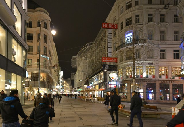 Der 8. Dezember ist ein beliebter Einkaufstag vor Weihnachten. | Foto: Wikimedia Commons