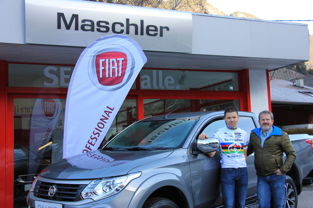 Martin Föger mit GF vom Autohaus Maschler Gerald Walter (v.l)