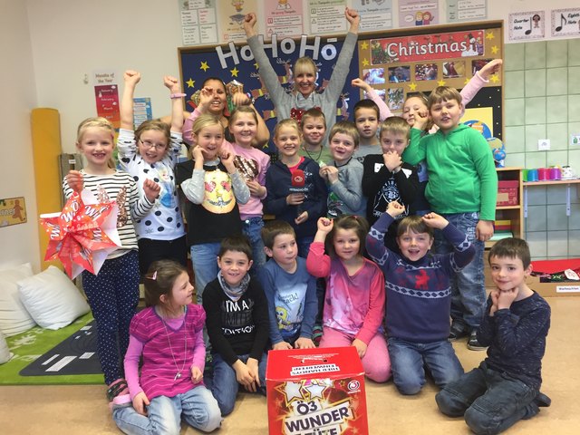 Die Kinder der Volksschule Haimingerberg mit Lehrerin Melanie Spielmann und Direktorin Elke Hörmann | Foto: Volksschule Haimingerberg