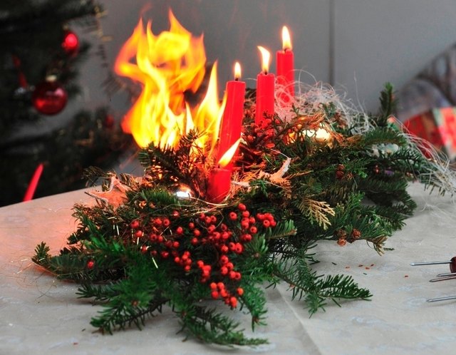 Bei Unachtsamkeit kann der Adventkranz schnell brennen. | Foto: KK/ZSV