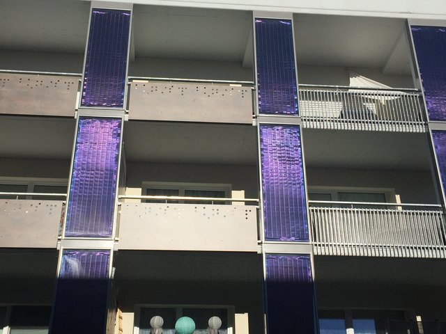 Solarpaneele ais Zierde eingesetzt. Die Sonne auf diese Art anzuzapfen finde ich genial. (Gesehen in Klagenfurt)