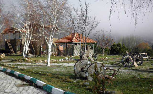 Auch das gehört zur Türkei. Fragt mich bitte aber nicht, wozu die Dinge, die man hier sieht, benützt werden. Wir machten hier nur eine kurze Pause und ich konnte mich nirgends darüber erkundigen.