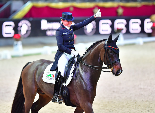 Im Dressurweltcup hat Dorothee Schneider aus Deutschland souverän gewonnen.


FEI WOLRD CUPTM DRESSAGE FREESTYLE
präsentiert von der FAMILIE ING. GASTON UND KATHRIN GLOCK
Int. Dressurprüfung - Grand Prix Kür

Showtime FRH	Schneider,Dorothee	GER

Foto: im|press|ions – Daniel Kaiser | Foto: im|press|ions/Daniel Kaiser