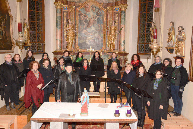 Der Chor Primavera mit Bruno Obenaus gestaltete in der Pfarrkirche St. Stefan ein anspruchsvolles Adventkonzert.