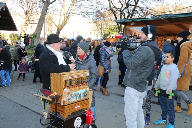 Adventmarkt Karlsplatz, Jenny Posch, Werkelmann Hans Peter Henhapel,