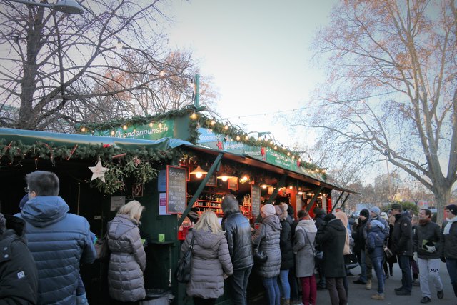 Adventmarkt, Weihnachtsmarkt, Karlsplatz, Resselpark, Wien