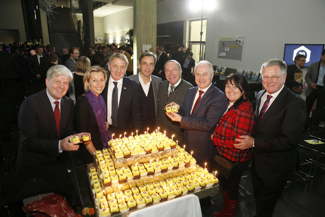 Stolzes Jubiläum: Erich Brugger, Kristina Edlinger-Ploder, Josef Herk, Siegfried Nagl, Günther Wintamwas, Johann Seitinger, Manuela Khom, Peter Mühlbacher | Foto: FH Campus 02/Melbinger
