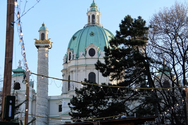 Karlskirche, Adventmarkt, Karlsplatz, Wien