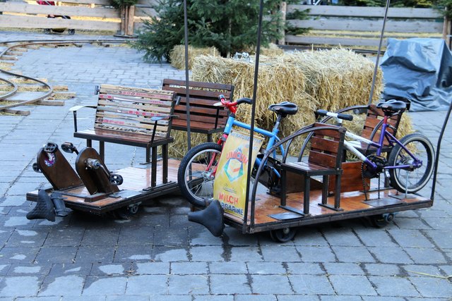 Adventmarkt am Karlsplarz in Wien