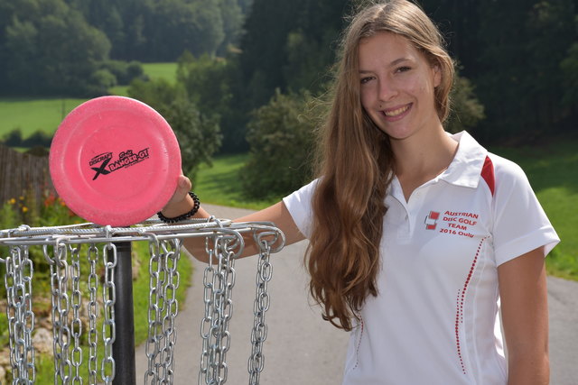 Discgolferin Sonja Palmetshofer | Foto: Zinterhof