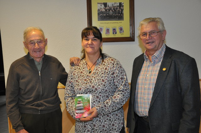 Altkassier Josef Fahrngruber, Kassierin Maria Groiß, Obmann Franz Aigelsreiter | Foto: Pfeffer