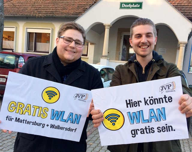 Andreas Feiler (r.) und Thomas Haffer von der JVP fordern Gratis-WLAN in Walbersdorf.
