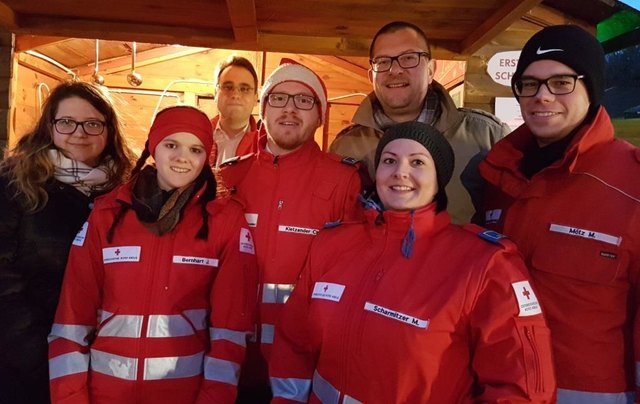 Maria Bauer, Jasmin Bernhart, Stefan Sator, Ortsstellenleiter Christian Kletzander und von der Bezirksstelle Zistersdorf GF Bernhard Seidl, Martina Scharmitzer und Michael Mötz.