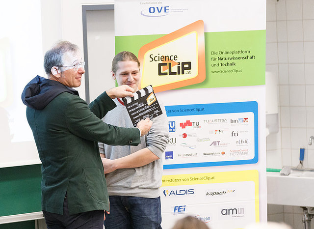 Robotik-Experte Stefan Quendler, wissenschaftlicher Mitarbeiter im Studienbereich Engineering & IT, nahm stellvertretend für das gesamte Team die Auszeichnung beim Festakt im Dezember an der TU Wien entgegen.
