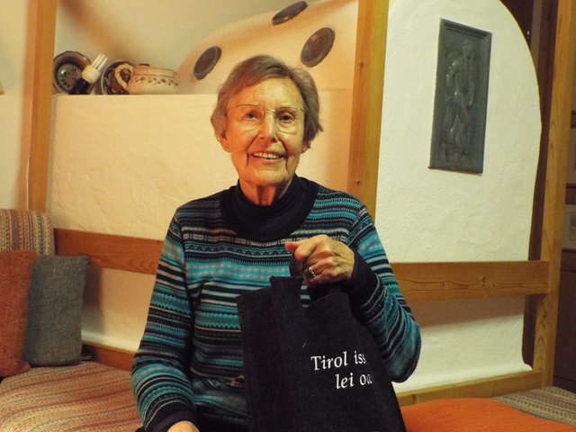 Wilma Graber aus Leutasch freut sich über den Preis der Agrarmarketing.