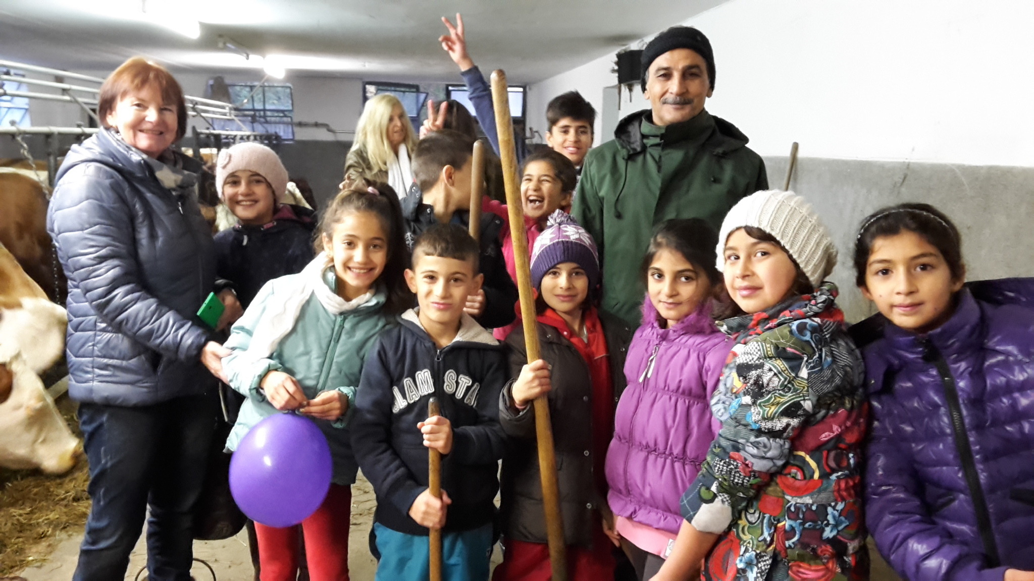 Bauernhofbesuch der Flüchtlingskinder - Flachgau