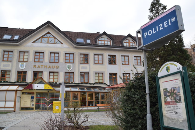 Die Polizeiinspektion Pressbaum wird innerhalb der nächsten Jahre aus dem zweiten Stock des Pressbaumer Rathauses ausziehen – wohin steht derzeit jedoch noch nicht ganz fest.