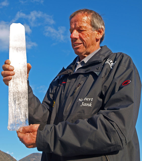 Seit 30 Jahren kümmert sich Norbert Jank um das Eis am Weißensee, dazu gebracht hat ihn seine Leidenschaft zum Pferdeschlitten | Foto: KK/Windhorst