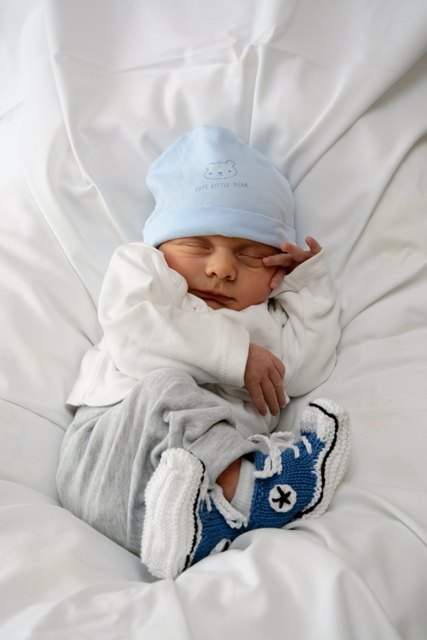 David Adam Datum: 9.6.2016 Eltern: Silvia und Bernd Gutschlhofer Geburtsort: LKH Graz Größe: 50 cm Gewicht: 2825 g