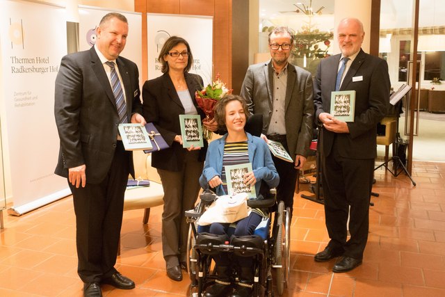 Präsentation: Andreas Schaffer, Autorin Karin Burger-Feuchter, Tochter Isabella Feuchter, Wolfgang Kubik und Wilfried Butter (v.l.).