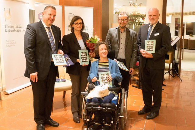 Präsentation: Andreas Schaffer, Autorin Karin Burger-Feuchter, Tochter Isabella Feuchter, Wolfgang Kubik und Wilfried Butter (v.l.). | Foto: KK